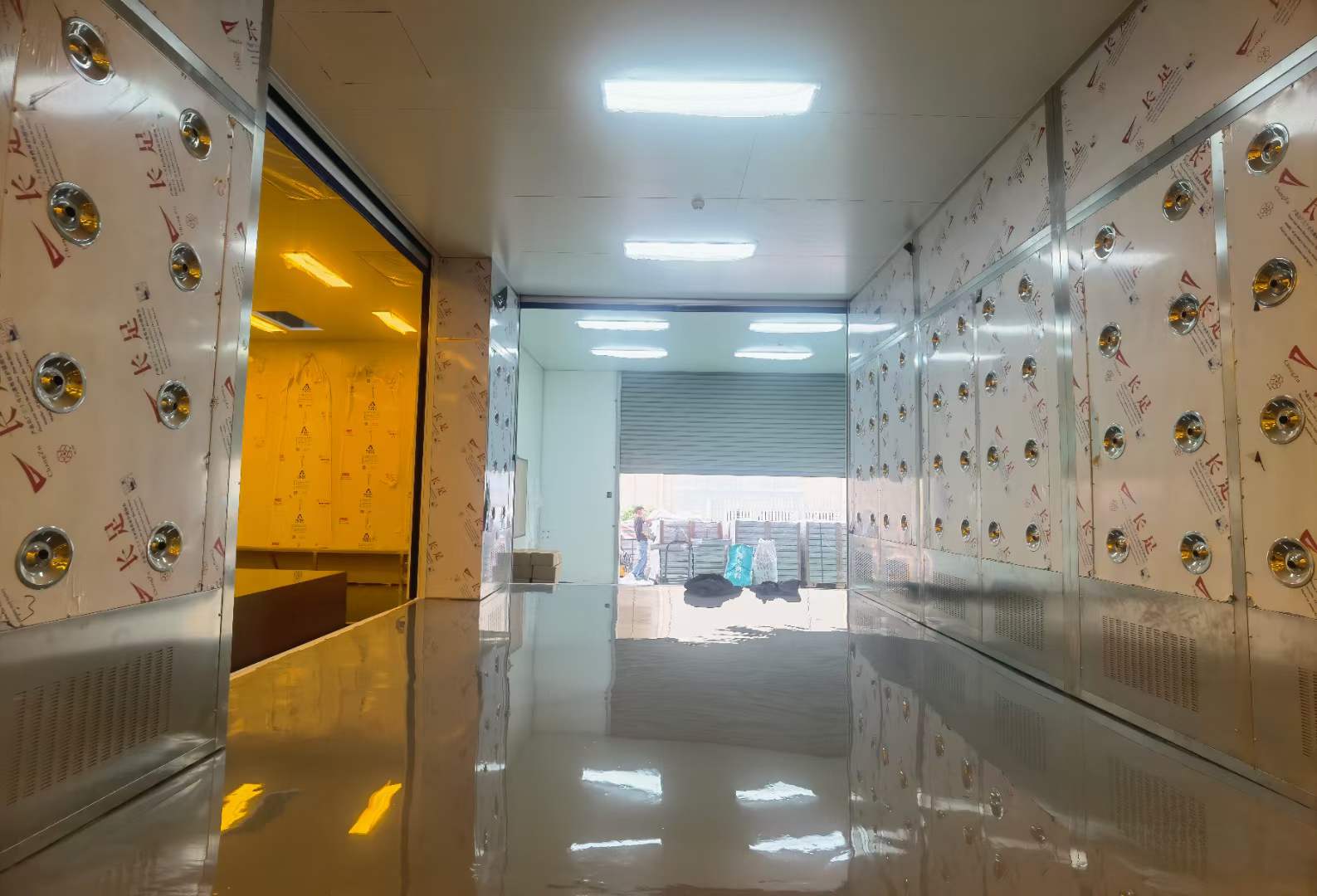 嘉興百級(jí)/千級(jí)光學(xué)潔凈室裝修工程
